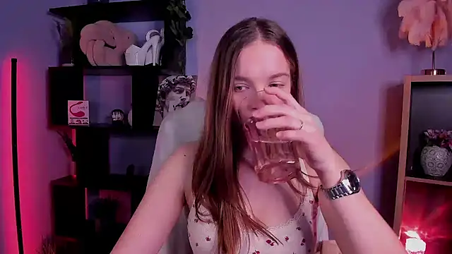 Snapshot of kenzie_x chatting on 12/31/24, 10:26 kenzie x online show from 12/31/24, 10:26