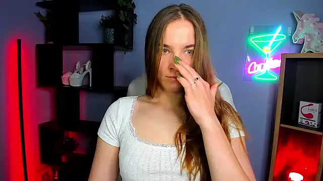 Snapshot of kenzie_x chatting on 10/29/25, 05:42 kenzie x online show from 10/29/25, 05:42