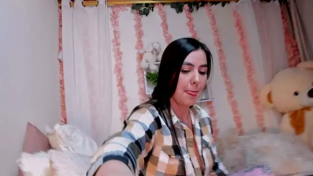 Idara and Edahi01 online show from 11/09/25, 06:23