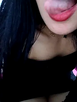 Snapshot of Fatina111 chatting on 03/19/26, 04:49 Fatina111 online show from 03/19/26, 04:49