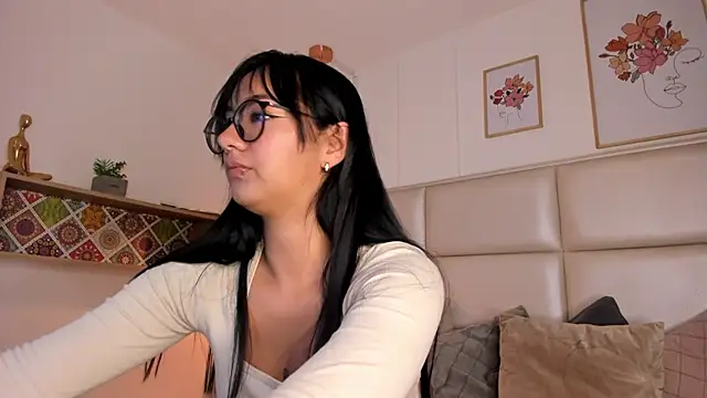 Aily Yozuko online show from 02/10/25, 03:35