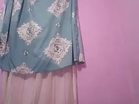 Snapshot of petitev chatting on 01/08/25, 04:33 petitev online show from 01/08/25, 04:33