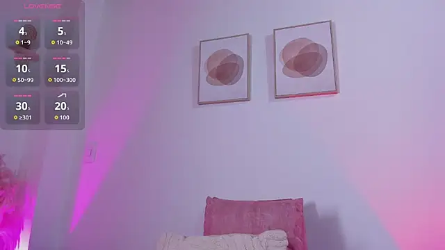 Snapshot of Mia_222 chatting on 09/30/25, 10:42 Mia 222 online show from 09/30/25, 10:42
