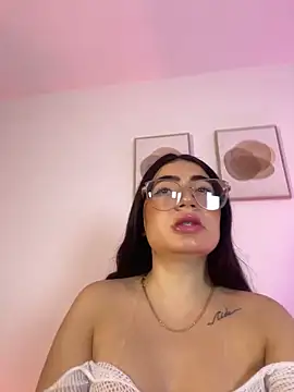 Snapshot of Mia_222 chatting on 05/08/26, 11:04 Mia 222 online show from 05/08/26, 11:04