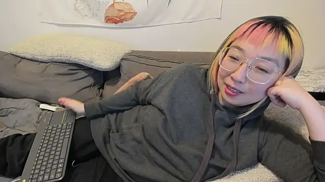 luxgray online show from 12/04/24, 06:22