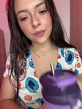 Snapshot of YovngBaby chatting on 03/10/26, 04:50 YovngBaby online show from 03/10/26, 04:50