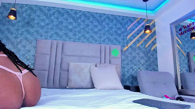 NiiaMoore online show from 03/22/25, 03:41