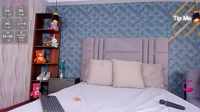 NiiaMoore online show from 10/03/25, 10:18