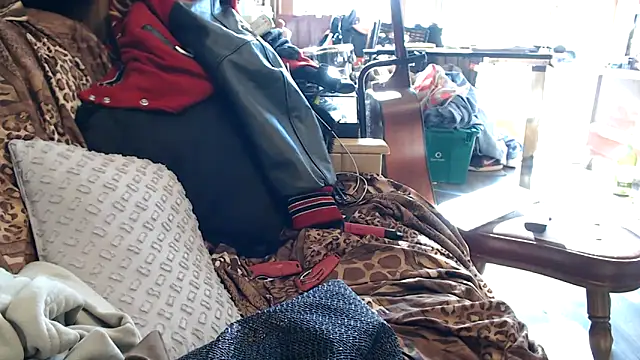 tongueispowerr6d9 online show from 12/31/24, 03:53