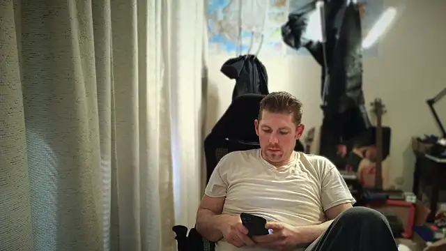 Snapshot of Rock_Pierce chatting on 03/12/25, 06:44 Rock Pierce online show from 03/12/25, 06:44