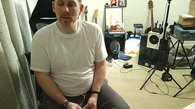 Snapshot of Rock_Pierce chatting on 11/03/25, 11:15 Rock Pierce online show from 11/03/25, 11:15