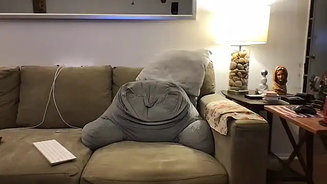 Snapshot of Rock_Pierce chatting on 12/18/25, 11:44 Rock Pierce online show from 12/18/25, 11:44