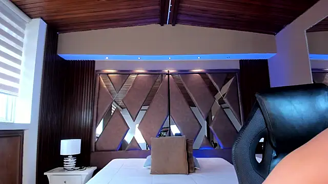 Snapshot of IsabellaaJoness chatting on 03/04/25, 01:06 IsabellaaJoness online show from 03/04/25, 01:06