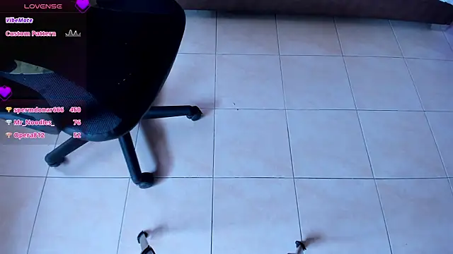 Snapshot of IsabellaaJoness chatting on 03/15/25, 11:40 IsabellaaJoness online show from 03/15/25, 11:40