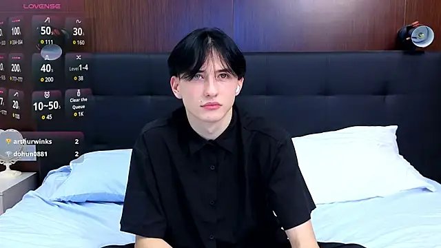 Snapshot of AmondCor chatting on 12/23/24, 10:10 AmondCor online show from 12/23/24, 10:10