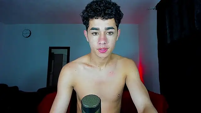 Snapshot of DavidfullOFlove chatting on 02/22/25, 01:35 DavidfullOFlove online show from 02/22/25, 01:35