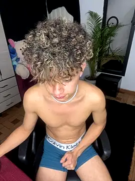 Snapshot of DavidfullOFlove chatting on 09/29/25, 12:16 DavidfullOFlove online show from 09/29/25, 12:16