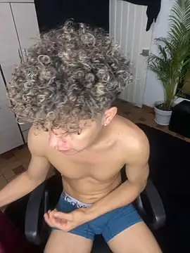 Snapshot of DavidfullOFlove chatting on 10/07/25, 10:18 DavidfullOFlove online show from 10/07/25, 10:18