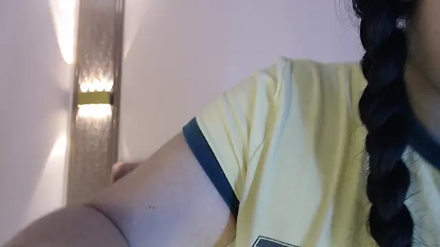 AgathaLynx online show from 03/04/25, 11:40