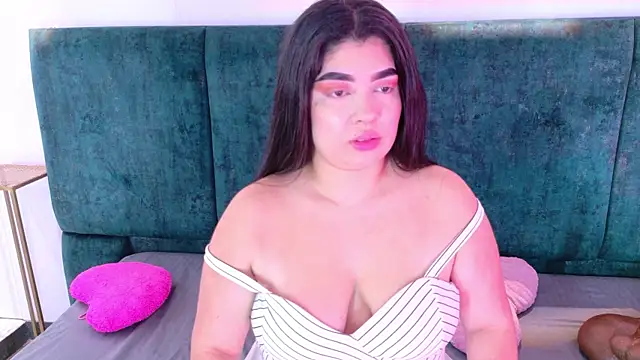 Snapshot of AgathaLynx chatting on 05/19/26, 11:05 AgathaLynx online show from 05/19/26, 11:05
