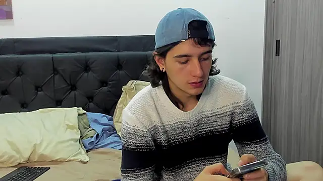 Snapshot of alex_connorr chatting on 12/24/24, 12:44 alex connorr online show from 12/24/24, 12:44