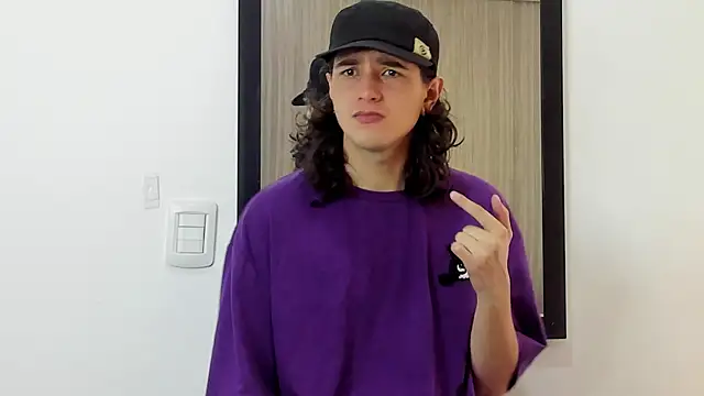 Snapshot of alex_connorr chatting on 02/01/25, 02:56 alex connorr online show from 02/01/25, 02:56