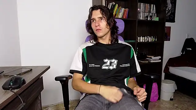 Snapshot of alex_connorr chatting on 09/19/25, 04:03 alex connorr online show from 09/19/25, 04:03