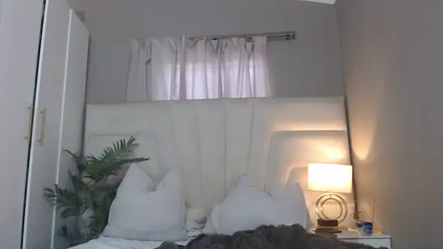 Snapshot of naughtyblackdolie chatting on 06/03/26, 11:24 naughtyblackdolie online show from 06/03/26, 11:24