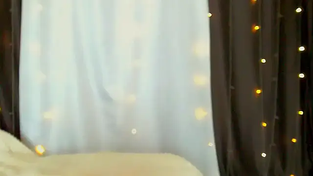 Snapshot of Adriana_Sweet_24 chatting on 10/24/25, 10:00 Adriana Sweet 24 online show from 10/24/25, 10:00