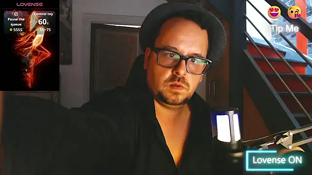 Snapshot of punky233 chatting on 09/15/25, 02:06 punky233 online show from 09/15/25, 02:06