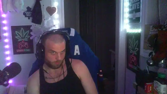 Snapshot of GeneralXMillyX chatting on 11/17/25, 07:03 GeneralXMillyX online show from 11/17/25, 07:03