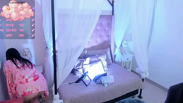 Snapshot of Hanna__Becker_ chatting on 09/27/25, 03:22 Hanna  Becker  online show from 09/27/25, 03:22