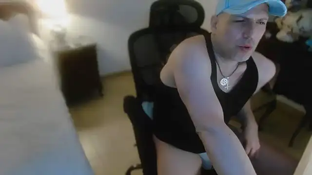 Snapshot of slzypvtpig chatting on 01/10/26, 11:23 slzypvtpig online show from 01/10/26, 11:23