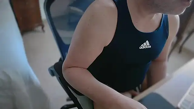 Snapshot of slzypvtpig chatting on 01/15/26, 06:22 slzypvtpig online show from 01/15/26, 06:22