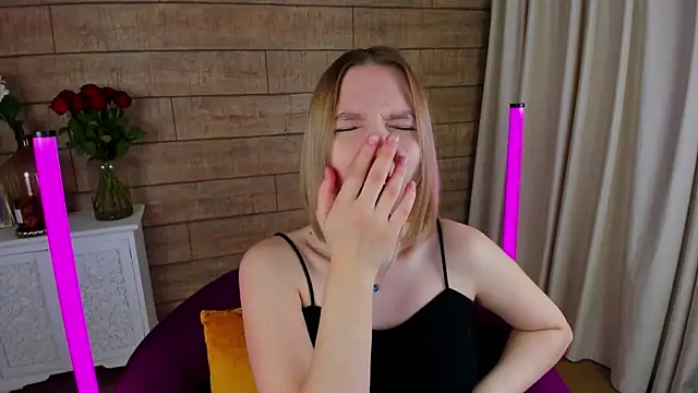 LiliLinn online show from 03/18/25, 05:09