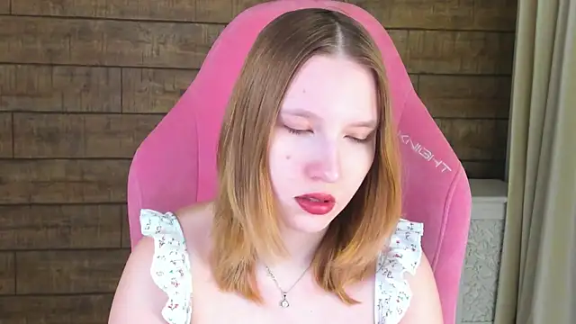 LiliLinn online show from 06/12/26, 04:22