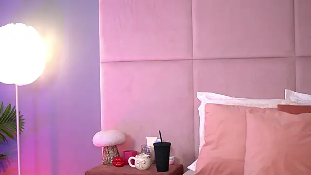 AlmaLuv online show from 12/01/25, 03:55