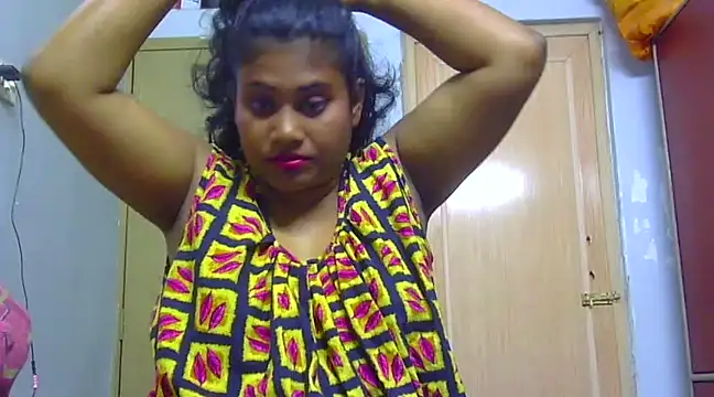 Snapshot of sexy_roma chatting on 12/28/24, 08:47 sexy roma online show from 12/28/24, 08:47