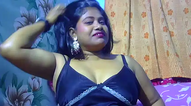 Snapshot of sexy_roma chatting on 02/10/25, 05:30 sexy roma online show from 02/10/25, 05:30