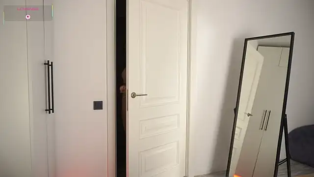 GlamourNova online show from 10/04/25, 08:40