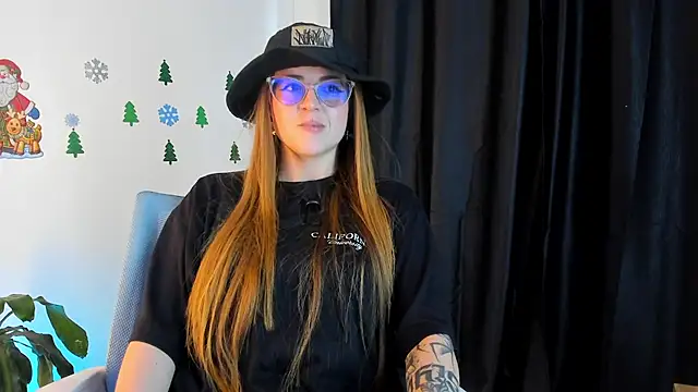 Snapshot of tekila__ chatting on 12/13/24, 08:37 tekila online show from 12/13/24, 08:37