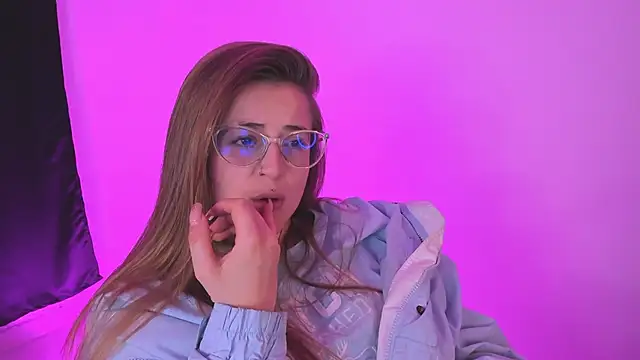 Snapshot of tekila__ chatting on 12/28/24, 01:08 tekila online show from 12/28/24, 01:08