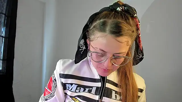 Snapshot of tekila__ chatting on 02/01/25, 04:33 tekila online show from 02/01/25, 04:33