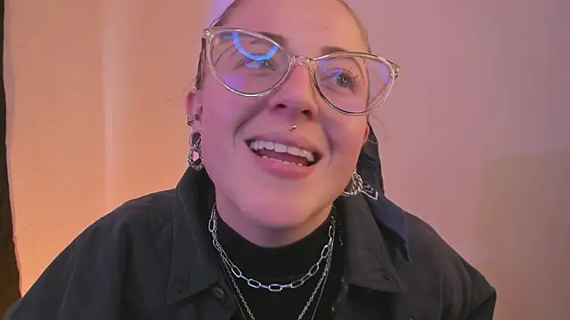 Snapshot of tekila__ chatting on 02/08/25, 08:42 tekila online show from 02/08/25, 08:42