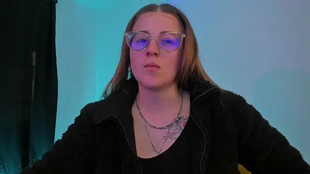 Snapshot of tekila__ chatting on 02/13/25, 10:54 tekila online show from 02/13/25, 10:54