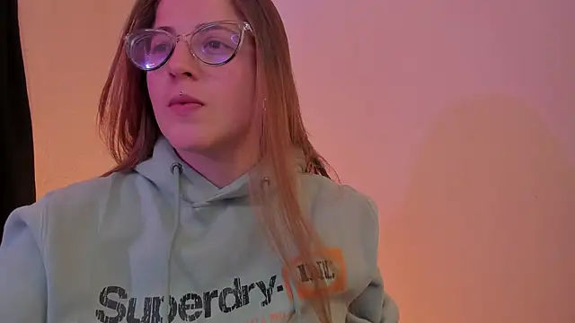 Snapshot of tekila__ chatting on 02/20/25, 08:03 tekila online show from 02/20/25, 08:03