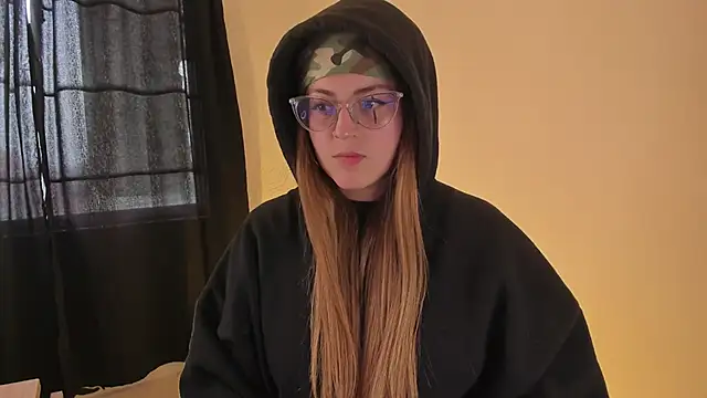 Snapshot of tekila__ chatting on 03/07/25, 08:44 tekila online show from 03/07/25, 08:44