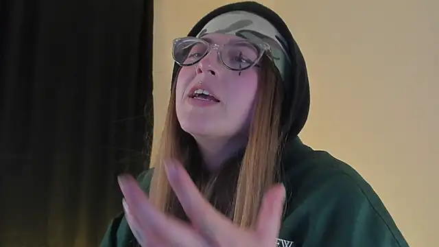 Snapshot of tekila__ chatting on 03/09/25, 12:10 tekila online show from 03/09/25, 12:10