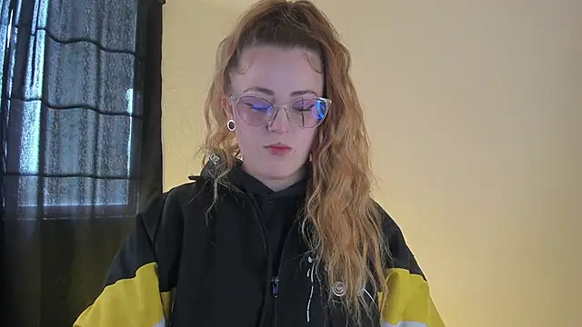 Snapshot of tekila__ chatting on 03/11/25, 07:47 tekila online show from 03/11/25, 07:47