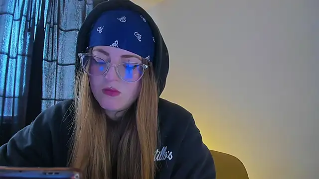 Snapshot of tekila__ chatting on 03/15/25, 07:48 tekila online show from 03/15/25, 07:48